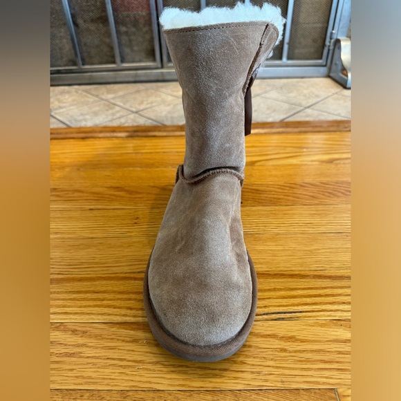Pre-Owned Size 8 Ugg Customizable Bailey Bow Short Boot - Picture 8 of 12
